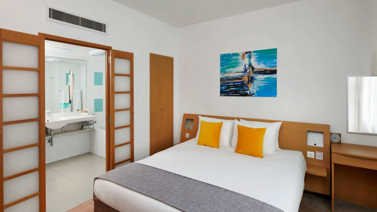 Novotel London West